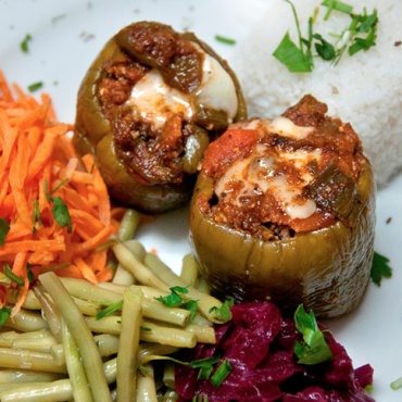 Pimientos rellenos a la cubana